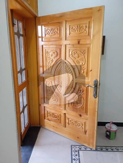 آئی ۔ 10 اسلام آباد میں 5 کمروں کا 6 مرلہ مکان 3.85 کروڑ میں برائے فروخت۔