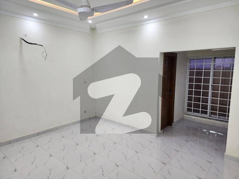 گلبرگ ریزیڈنشیا گلبرگ,اسلام آباد میں 6 کمروں کا 10 مرلہ مکان 2.3 لاکھ میں کرایہ پر دستیاب ہے۔