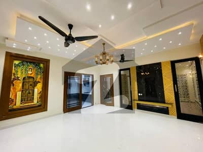 بحریہ ٹاؤن فیز 8 بحریہ ٹاؤن راولپنڈی,راولپنڈی میں 5 کمروں کا 7 مرلہ مکان 2.6 کروڑ میں برائے فروخت۔ بحریہ ٹاؤن فیز 8 بحریہ ٹاؤن راولپنڈی,راولپنڈی میں 5 کمروں کا 7 مرلہ مکان 2.6 کروڑ میں برائے فروخت۔