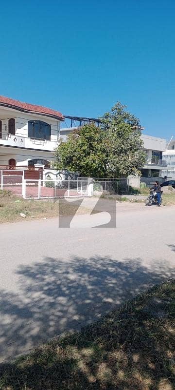 Beautiful Location In Front Of 30 Feet Road Beautiful Location In Front Of 30 Feet Road