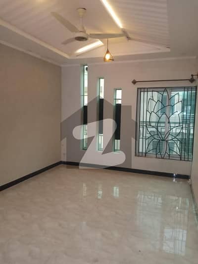 صنوبر سٹی۔ گرین ولاز صنوبر سٹی,اڈیالہ روڈ,راولپنڈی میں 2 کمروں کا 5 مرلہ مکان 30.0 ہزار میں کرایہ پر دستیاب ہے۔