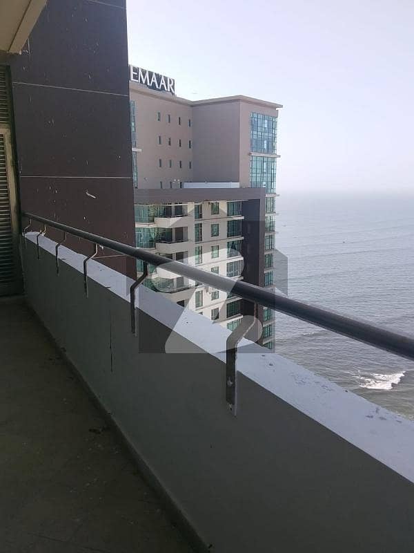 3-Beds Luxurious Apartment Available For Rent 3-Beds Luxurious Apartment Available For Rent