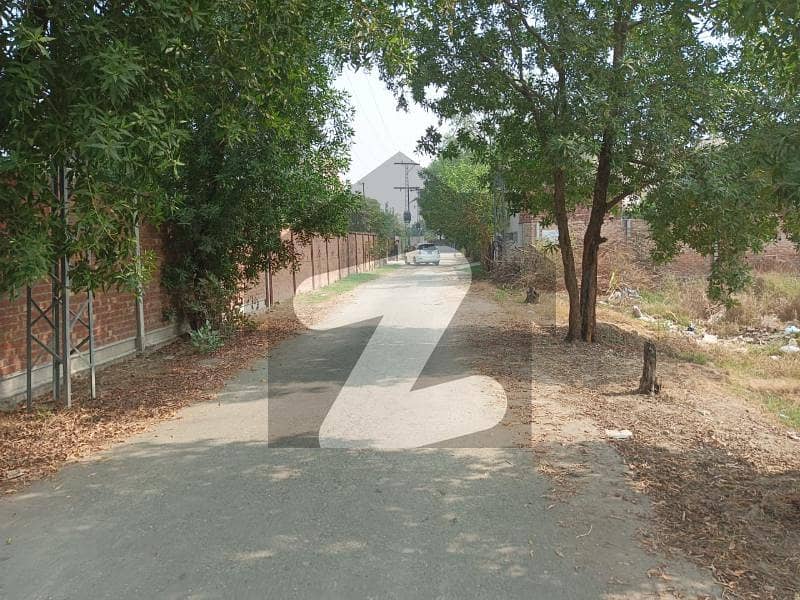 بیدیاں روڈ لاہور میں 5 کمروں کا 3 کنال فارم ہاؤس 3.5 کروڑ میں برائے فروخت۔