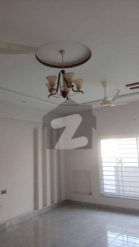 واپڈا سٹی فیصل آباد میں 5 کمروں کا 1 کنال مکان 1.98 لاکھ میں کرایہ پر دستیاب ہے۔