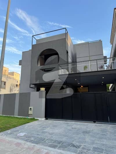 Single Unit Designer House 10 Marla Available For Sale