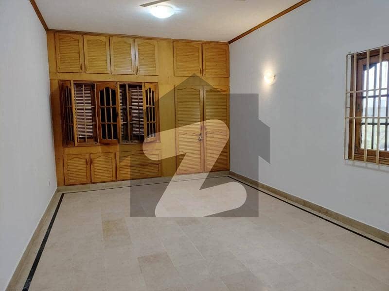 ڈی ایچ اے فیز 6 ڈی ایچ اے ڈیفینس,کراچی میں 4 کمروں کا 1 کنال مکان 3.75 لاکھ میں کرایہ پر دستیاب ہے۔