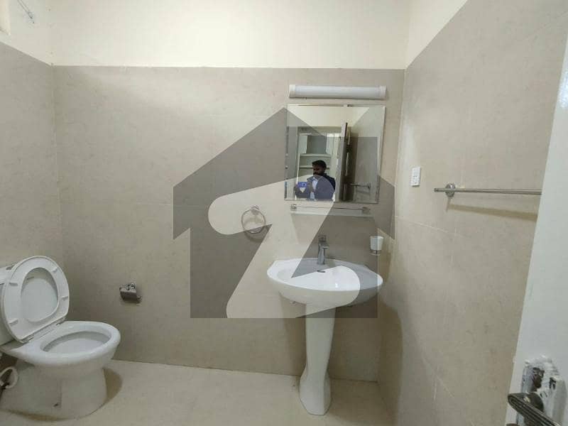 کینٹ لاہور میں 3 کمروں کا 8 مرلہ فلیٹ 1.5 لاکھ میں کرایہ پر دستیاب ہے۔ کینٹ لاہور میں 3 کمروں کا 8 مرلہ فلیٹ 1.5 لاکھ میں کرایہ پر دستیاب ہے۔