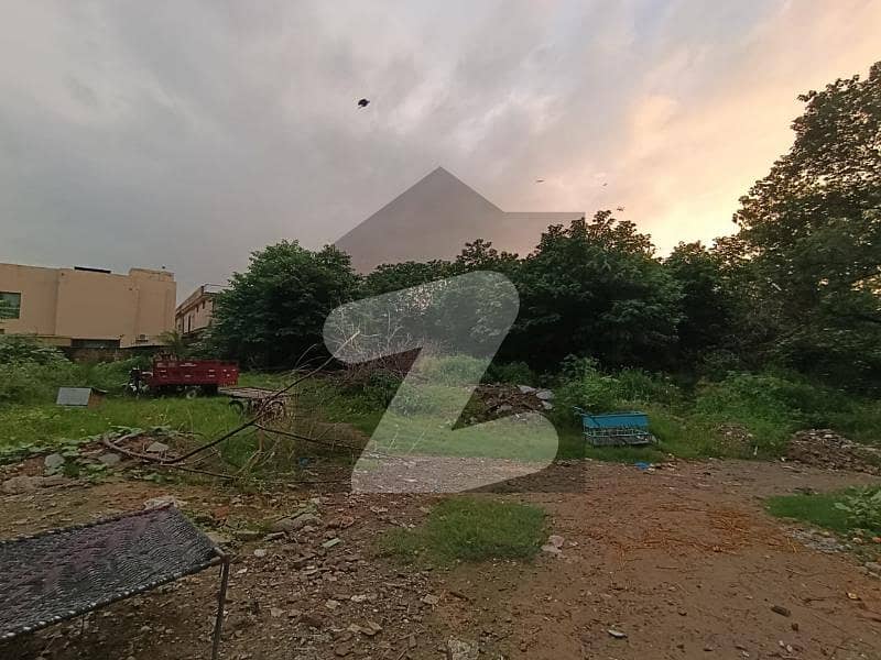 کینٹ لاہور میں 6 کنال رہائشی پلاٹ 15.0 کروڑ میں برائے فروخت۔