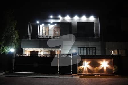 بحریہ ٹاؤن ۔ سیکٹر ایف بحریہ ٹاؤن,لاہور میں 5 کمروں کا 10 مرلہ مکان 5.25 کروڑ میں برائے فروخت۔