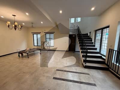 ایف ۔ 6 اسلام آباد میں 4 کمروں کا 1 کنال مکان 6.0 لاکھ میں کرایہ پر دستیاب ہے۔