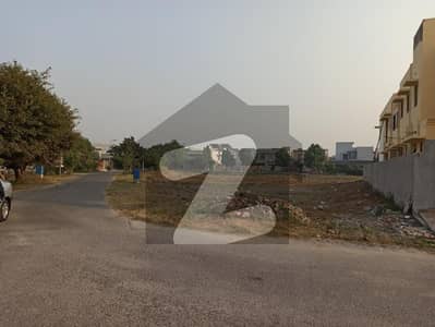 اتحاد ٹاؤن فیز 1 - رائل انکلیو اتحاد ٹاؤن فیز ١,اتحاد ٹاؤن,رائیونڈ روڈ,لاہور میں 5 مرلہ رہائشی پلاٹ 1.46 کروڑ میں برائے فروخت۔