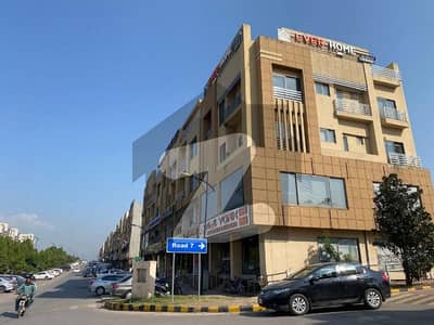 First Floor open Front Boulevard Facing Shop