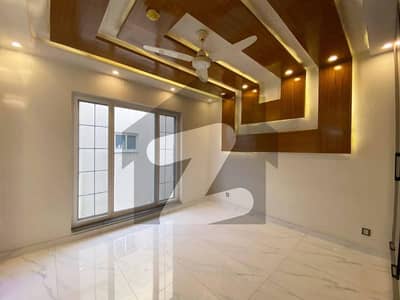 In Model Town Upper Portion Sized 1 Kanal For rent