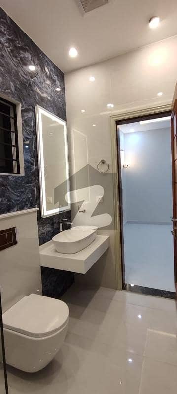 ٹاپ سٹی 1 اسلام آباد میں 6 کمروں کا 10 مرلہ مکان 4.6 کروڑ میں برائے فروخت۔