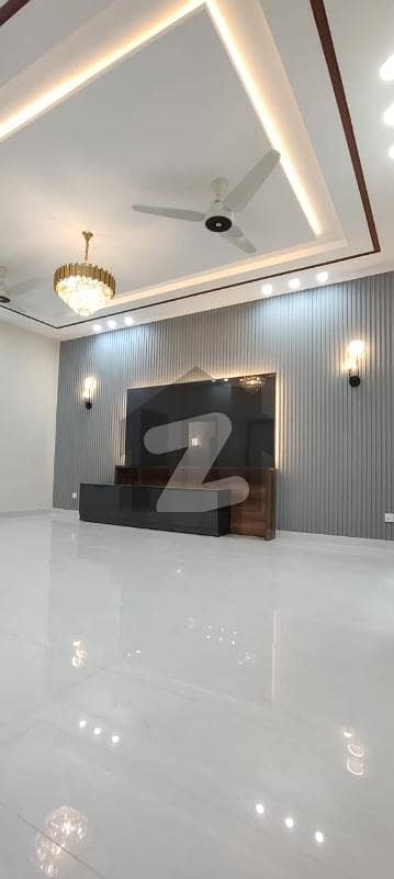 ٹاپ سٹی 1 اسلام آباد میں 6 کمروں کا 10 مرلہ مکان 4.95 کروڑ میں برائے فروخت۔