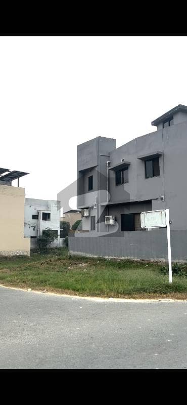 ڈی ایچ اے فیز 8 ڈیفنس (ڈی ایچ اے),لاہور میں 10 مرلہ رہائشی پلاٹ 1.4 کروڑ میں برائے فروخت۔ ڈی ایچ اے فیز 8 ڈیفنس (ڈی ایچ اے),لاہور میں 10 مرلہ رہائشی پلاٹ 1.4 کروڑ میں برائے فروخت۔