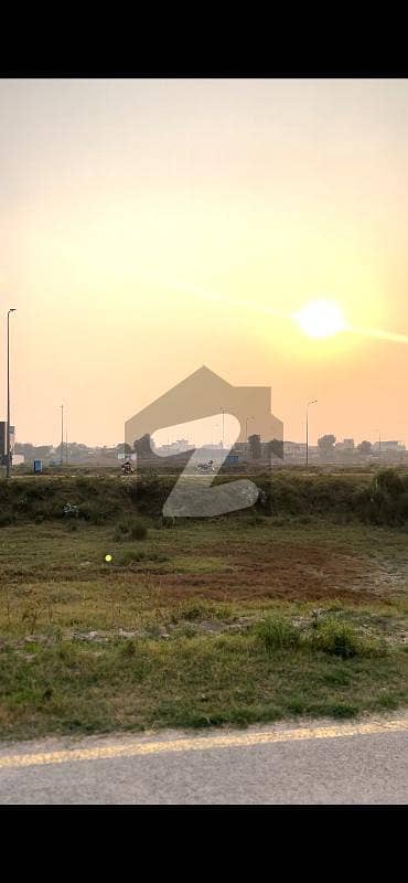 1 KANAL HOTT LUCATION PLOTE FOR SALE 1 KANAL HOTT LUCATION PLOTE FOR SALE