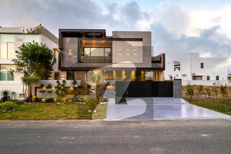 Luxury 1 Kanal Bungalow Near Park & Main Boulevard.