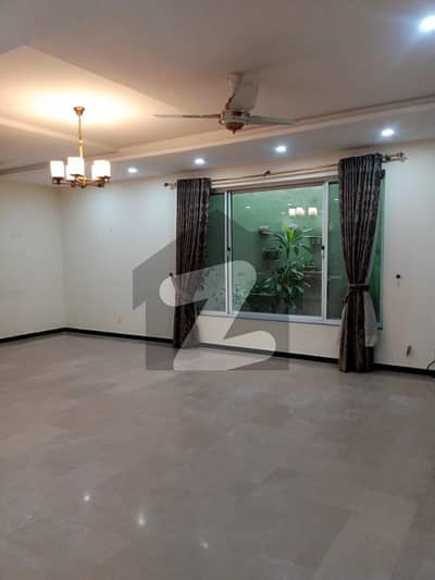 3 Bed Open Basement For Rent D, 12 (Original Pictures )