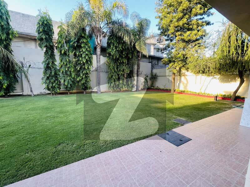 ایف ۔ 7 اسلام آباد میں 10 کمروں کا 2 کنال مکان 14.0 لاکھ میں کرایہ پر دستیاب ہے۔