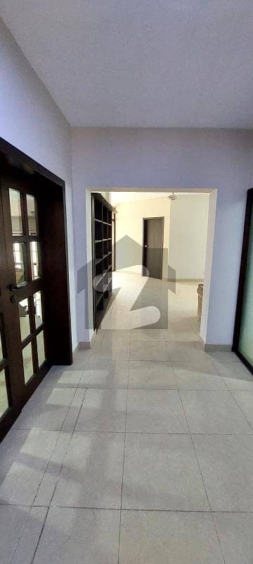 زمزمہ کراچی میں 4 کمروں کا 12 مرلہ فلیٹ 2.25 لاکھ میں کرایہ پر دستیاب ہے۔