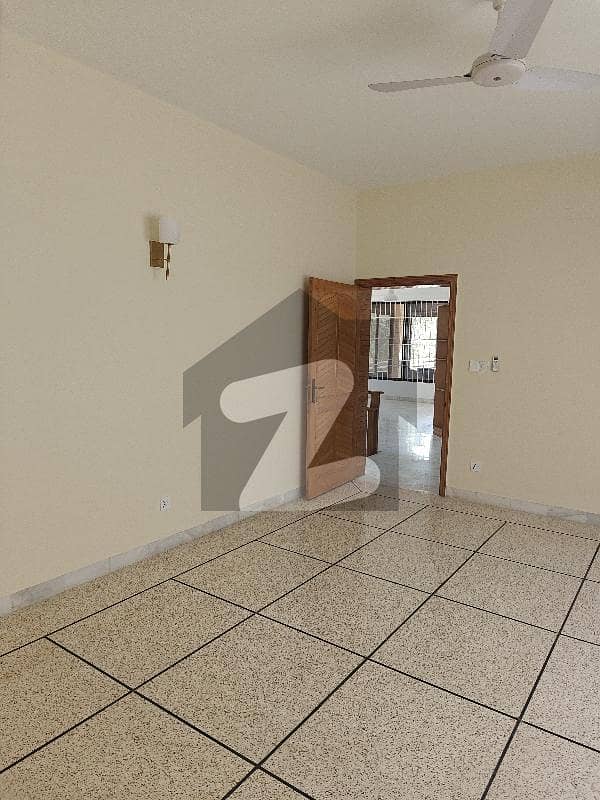 ایف ۔ 8 اسلام آباد میں 5 کمروں کا 18 مرلہ مکان 15.0 لاکھ میں کرایہ پر دستیاب ہے۔