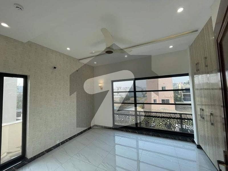 House Spread Over 4 Marla In Gulberg Available
