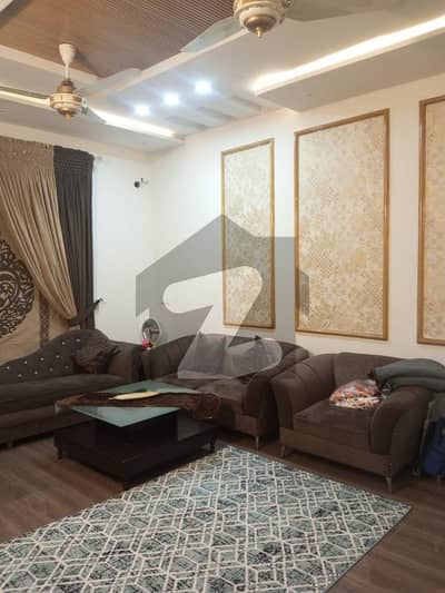 آفیسرز کالونی 2 فیصل آباد میں 4 کمروں کا 7 مرلہ مکان 2.7 کروڑ میں برائے فروخت۔