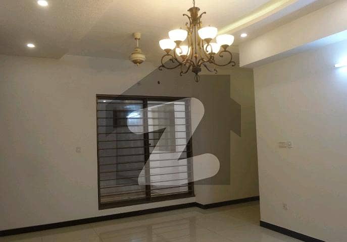 1 Kanal House In I-8/3