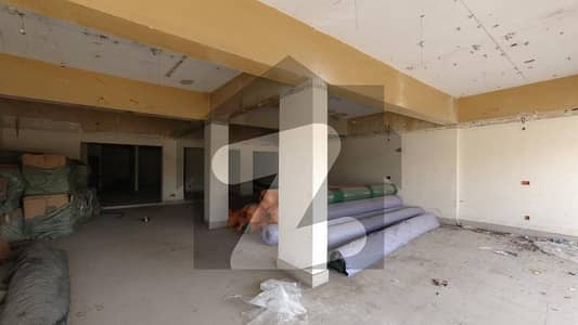 1800 Square Feet Shop Available For Rent In Old Sabzi Mandi Main University Road, Karachi