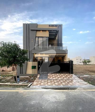 بحریہ نشیمن لاہور میں 4 کمروں کا 5 مرلہ مکان 1.55 کروڑ میں برائے فروخت۔