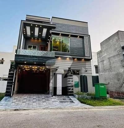 بحریہ ٹاؤن ۔ سیکٹر جی بحریہ ٹاؤن,لاہور میں 3 کمروں کا 5 مرلہ مکان 1.65 کروڑ میں برائے فروخت۔