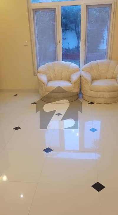 ڈی ایچ اے فیز 8 - زون اے ڈی ایچ اے فیز 8,ڈی ایچ اے ڈیفینس,کراچی میں 4 کمروں کا 1 کنال مکان 12.5 کروڑ میں برائے فروخت۔