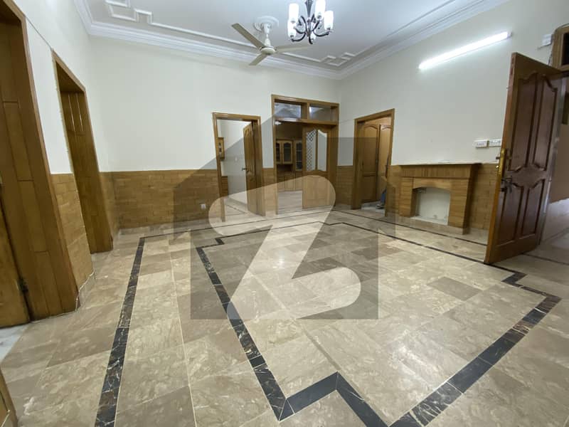 آئی ۔ 8 اسلام آباد میں 3 کمروں کا 12 مرلہ زیریں پورشن 1.35 لاکھ میں کرایہ پر دستیاب ہے۔