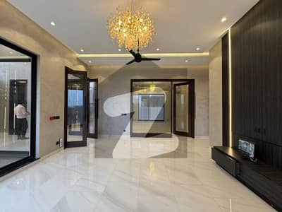 ڈی ایچ اے فیز 7 ڈیفنس (ڈی ایچ اے),لاہور میں 5 کمروں کا 1 کنال مکان 2.75 لاکھ میں کرایہ پر دستیاب ہے۔