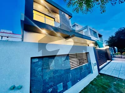 ڈی ایچ اے ڈیفینس فیز 2 ڈی ایچ اے ڈیفینس,اسلام آباد میں 5 کمروں کا 12 مرلہ مکان 6.85 کروڑ میں برائے فروخت۔