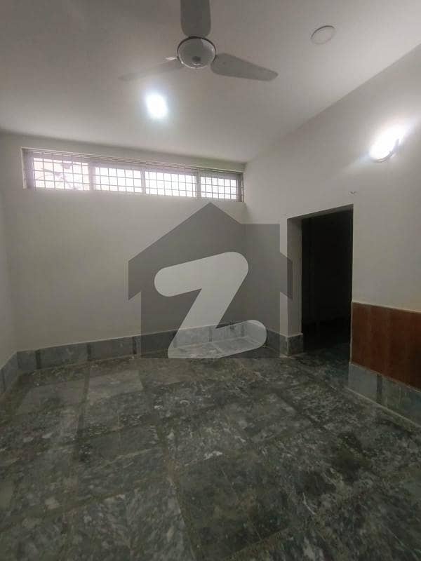 جی ۔ 11/4 جی ۔ 11,اسلام آباد میں 3 کمروں کا 1 کنال زیریں پورشن 1.25 لاکھ میں کرایہ پر دستیاب ہے۔