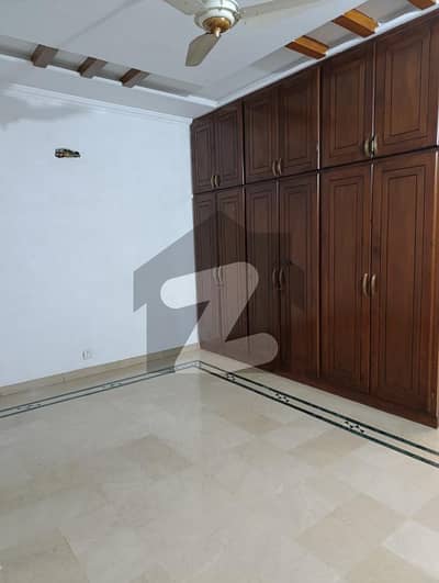 I-8 GROUND +BASEMENT FOR RENT PRIME LOCATION