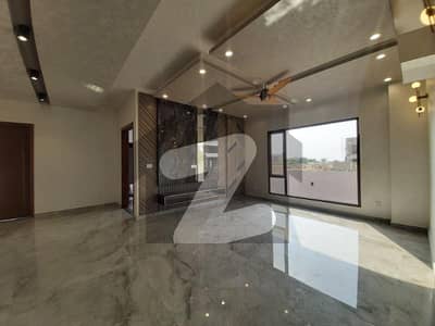 500sq Yard Luxury Villa FOR SALE. 2km From Entrance Of BTK. 6 Bed DDL 2 Kitchens 500sq Yard Luxury Villa FOR SALE. 2km From Entrance Of BTK. 6 Bed DDL 2 Kitchens