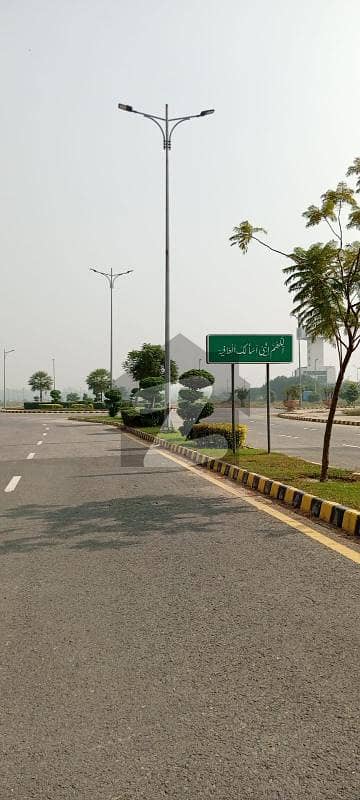 ڈی ایچ اے فیز 8 - بلاک زیڈ 4 ڈی ایچ اے فیز 8,ڈیفنس (ڈی ایچ اے),لاہور میں 5 مرلہ رہائشی پلاٹ 68.0 لاکھ میں برائے فروخت۔ ڈی ایچ اے فیز 8 - بلاک زیڈ 4 ڈی ایچ اے فیز 8,ڈیفنس (ڈی ایچ اے),لاہور میں 5 مرلہ رہائشی پلاٹ 68.0 لاکھ میں برائے فروخت۔