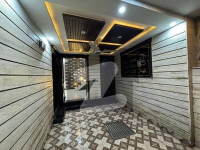 بحریہ ٹاؤن سیکٹر ای بحریہ ٹاؤن,لاہور میں 5 کمروں کا 5 مرلہ مکان 99.0 ہزار میں کرایہ پر دستیاب ہے۔