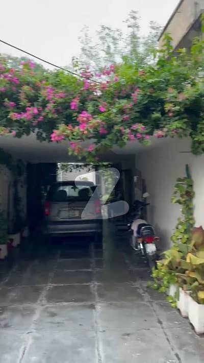 شیر خان روڈ کینٹ,لاہور میں 3 کمروں کا 1 کنال مکان 9.25 کروڑ میں برائے فروخت۔