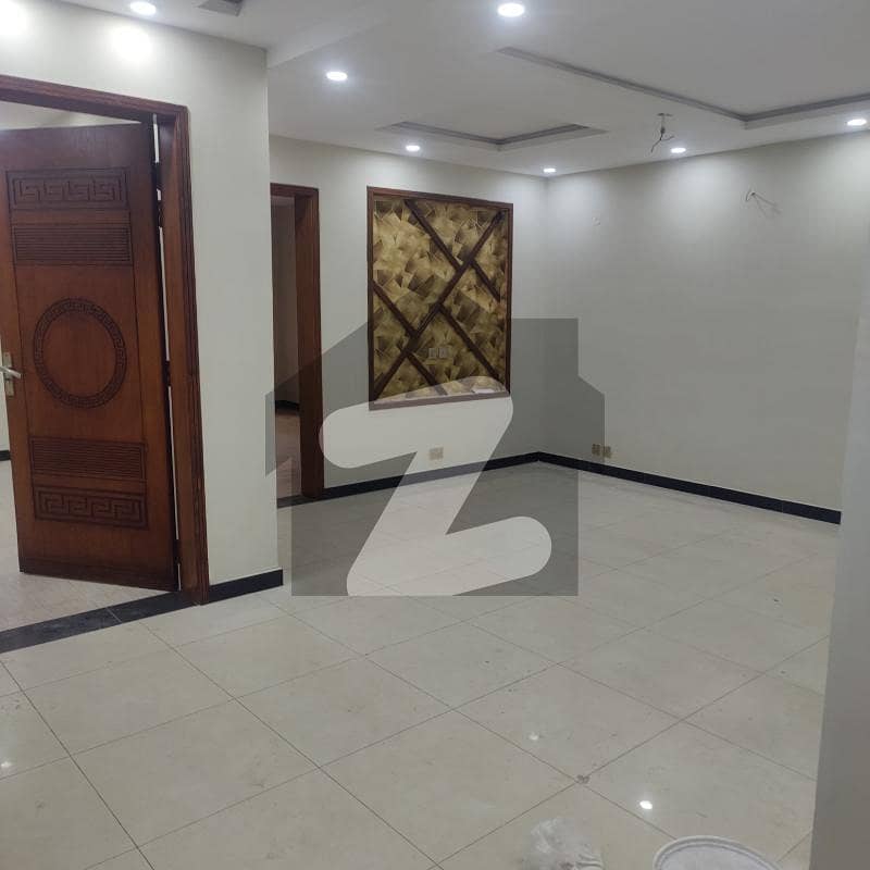 واپڈا ٹاؤن لاہور میں 8 کمروں کا 10 مرلہ مکان 3.5 لاکھ میں کرایہ پر دستیاب ہے۔