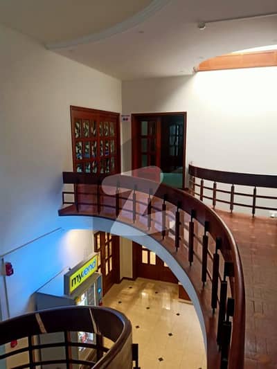 2000 sq yards near shahrah e faisal for corpoerate office of school ready to move condition with huge car parking