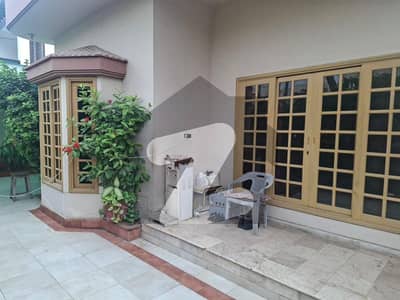 ڈی ایچ اے فیز 5 ڈی ایچ اے ڈیفینس,کراچی میں 6 کمروں کا 1 کنال مکان 4.0 لاکھ میں کرایہ پر دستیاب ہے۔