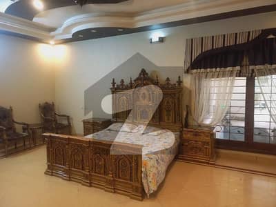 قمر گارڈن فیصل آباد میں 5 کمروں کا 1 کنال مکان 5.0 کروڑ میں برائے فروخت۔