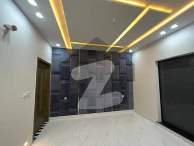 واپڈا سٹی فیصل آباد میں 5 کمروں کا 1 کنال مکان 11.0 کروڑ میں برائے فروخت۔ واپڈا سٹی فیصل آباد میں 5 کمروں کا 1 کنال مکان 11.0 کروڑ میں برائے فروخت۔