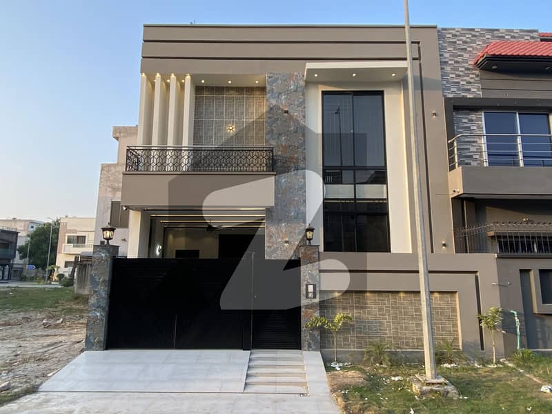 Modren 5.5 marla brand new house