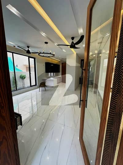 ڈی ایچ اے فیز 7 ڈیفنس (ڈی ایچ اے),لاہور میں 4 کمروں کا 10 مرلہ مکان 4.75 کروڑ میں برائے فروخت۔ ڈی ایچ اے فیز 7 ڈیفنس (ڈی ایچ اے),لاہور میں 4 کمروں کا 10 مرلہ مکان 4.75 کروڑ میں برائے فروخت۔