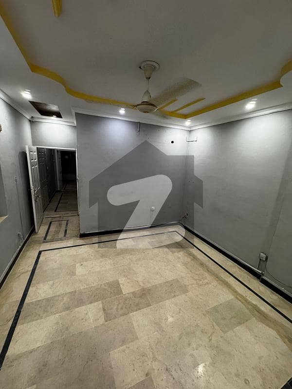 مری روڈ راولپنڈی میں 9 مرلہ دفتر 1.65 لاکھ میں کرایہ پر دستیاب ہے۔